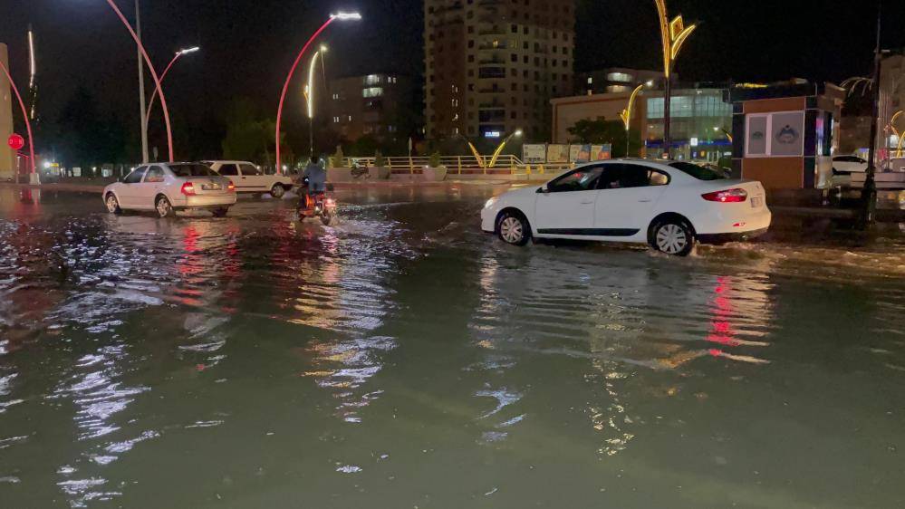 Konya’nın komşu ilini sağanak vurdu 13